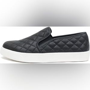 Soda Topshoe Avenue Alone Women's Preforated Slip On Sneakers